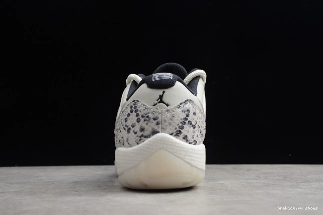 Rep Snake Air Bone Low SE Light 11 CD6846-002 Jordan 0702
